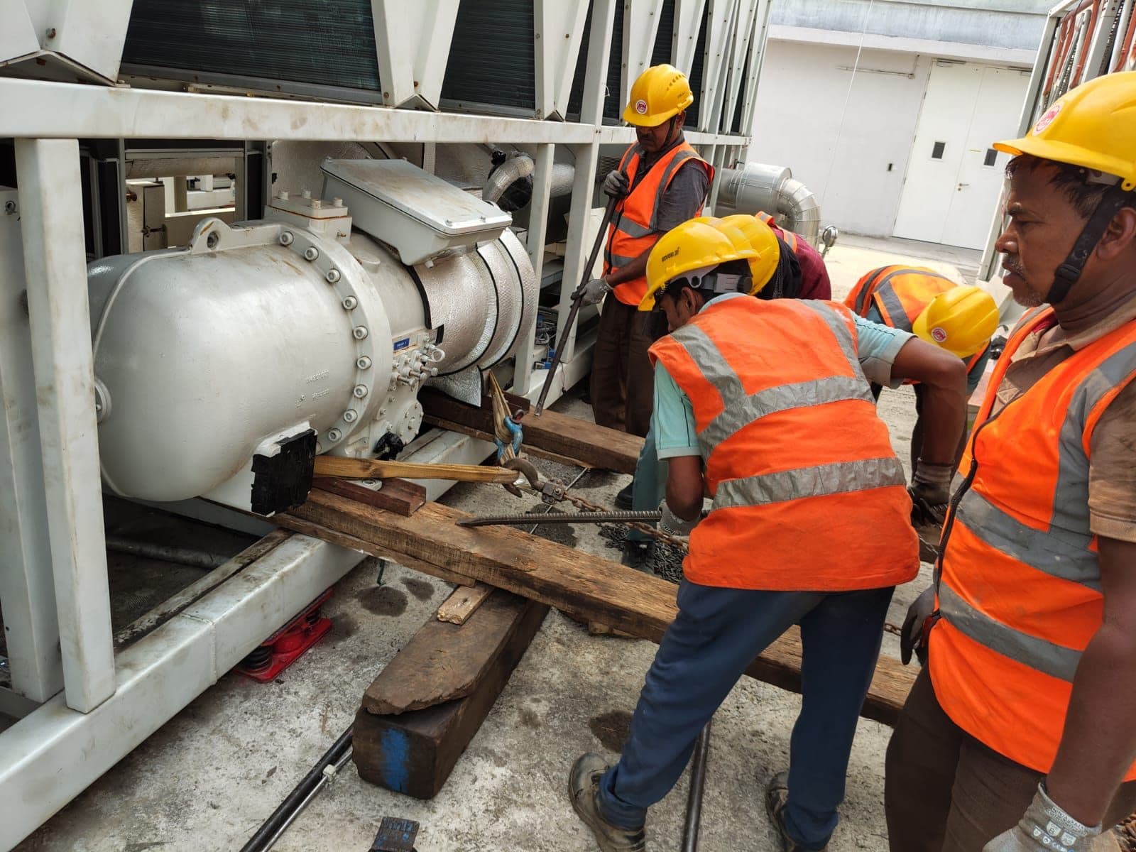 Kirloskar Chiller Compressor Dismantling — NTT Data Centre