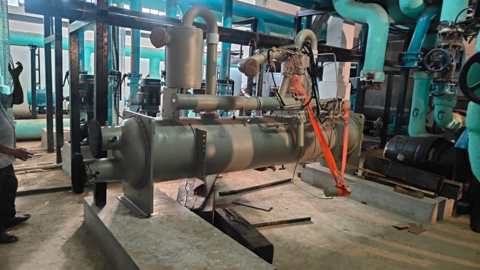 450 TR Chiller Dismantling & Reinstallation — Peerless Hospital — Photo 2