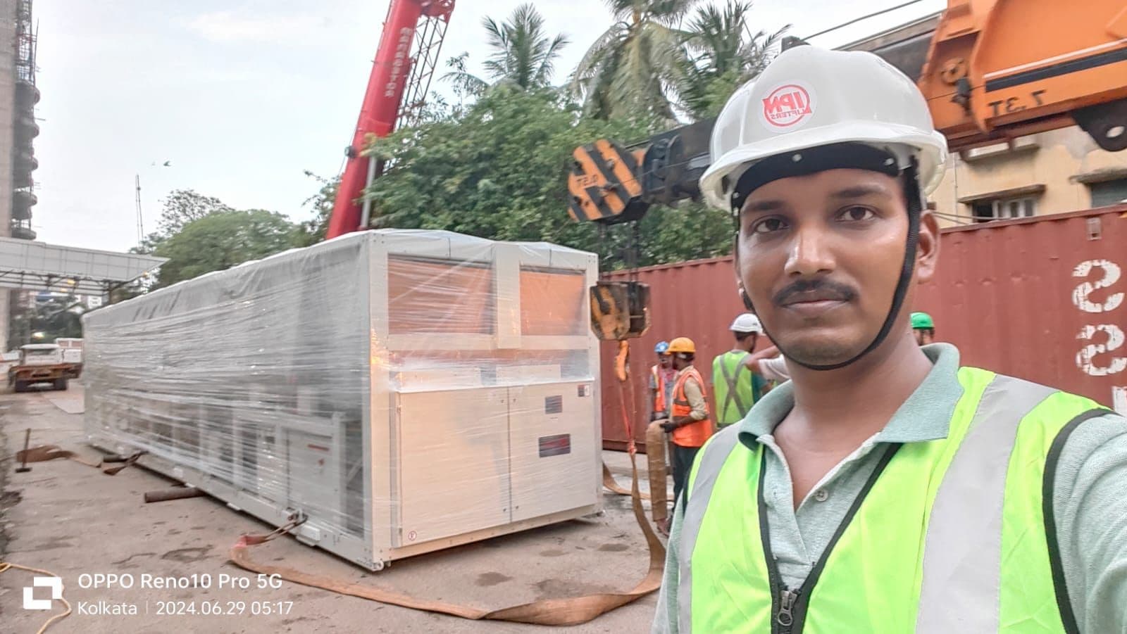 Chiller Lifting to 45m Height — Peerless Hospital — Photo 3